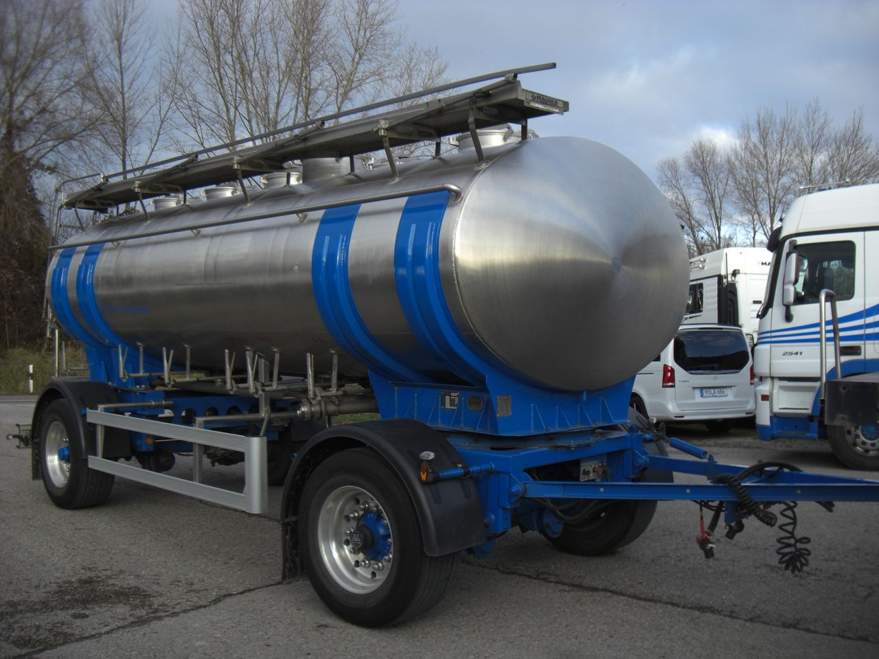 Magyar R2MEB / 6 KAMMERN - Remorcă cisternă: Foto 1 Magyar R2MEB / 6 KAMMERN - Remorcă cisternă: Foto 1