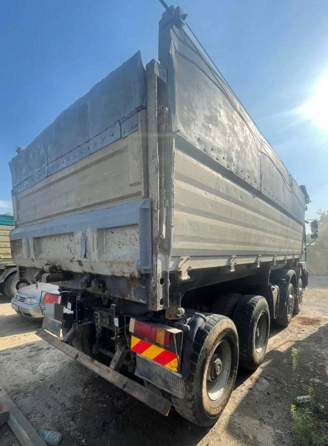 MAN 40.414 - Camion basculantă: Foto 5 MAN 40.414 - Camion basculantă: Foto 5