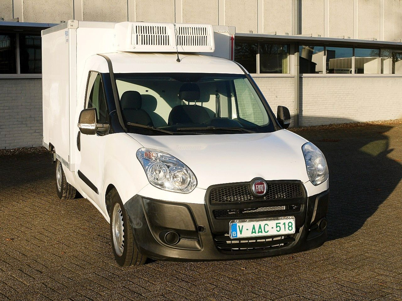 Fiat DOBLO 1.6 KUHLKOFFER CARRIER XARIOS -20 / AIRCO - Autoutilitară frigorifica: Foto 1 Fiat DOBLO 1.6 KUHLKOFFER CARRIER XARIOS -20 / AIRCO - Autoutilitară frigorifica: Foto 1