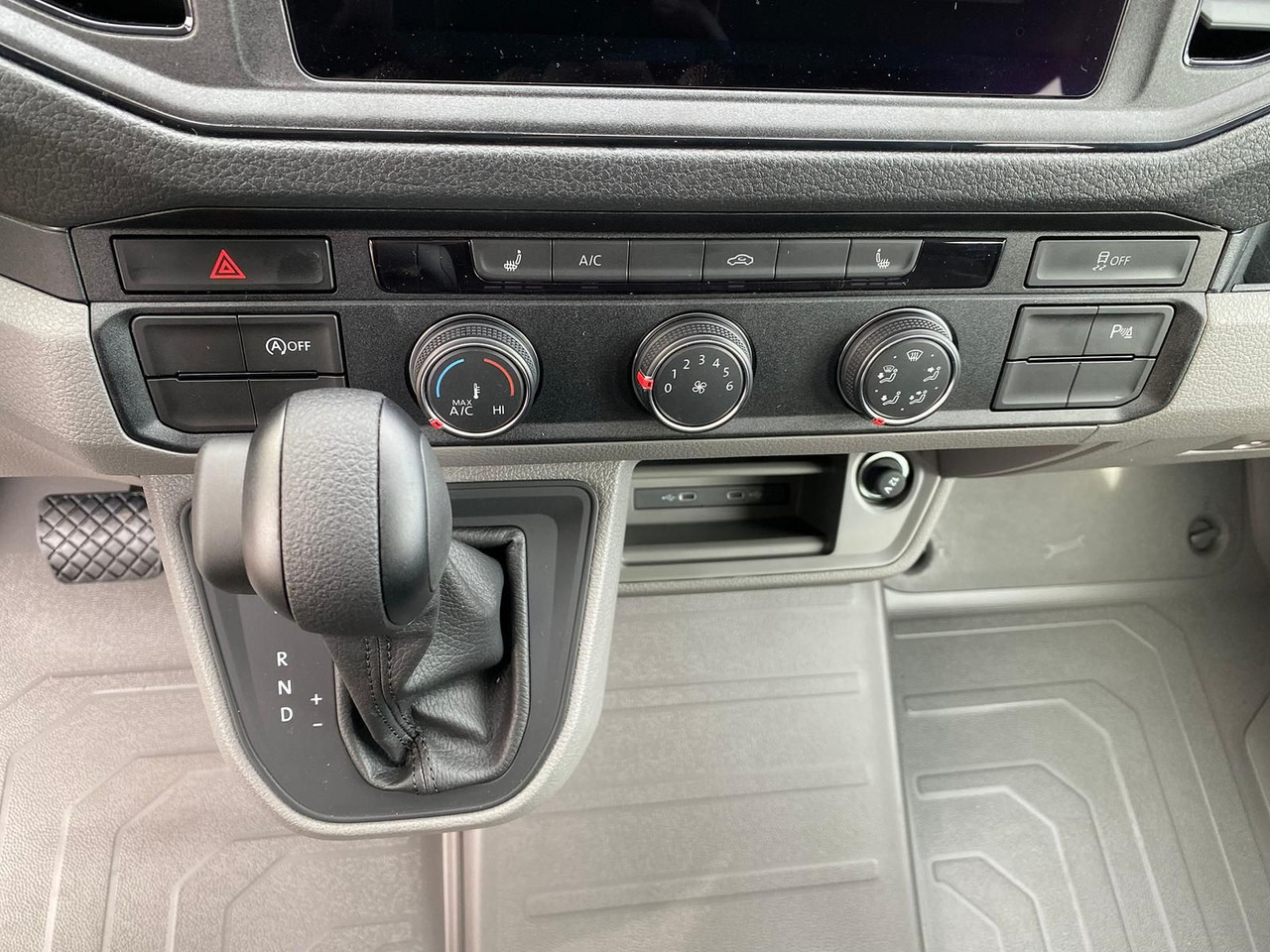 Transport persoane, Autoutilitară cabină dublă MAN TGE 3.160 L3H2 MIXTO LED NAVI ACC RWD SHZ STANDH: Foto 29 Transport persoane, Autoutilitară cabină dublă MAN TGE 3.160 L3H2 MIXTO LED NAVI ACC RWD SHZ STANDH: Foto 29