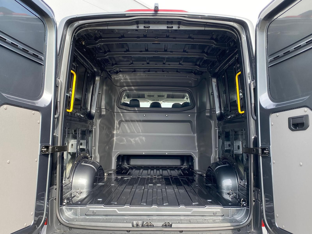 Transport persoane, Autoutilitară cabină dublă MAN TGE 3.160 L3H2 MIXTO LED NAVI ACC RWD SHZ STANDH: Foto 27 Transport persoane, Autoutilitară cabină dublă MAN TGE 3.160 L3H2 MIXTO LED NAVI ACC RWD SHZ STANDH: Foto 27