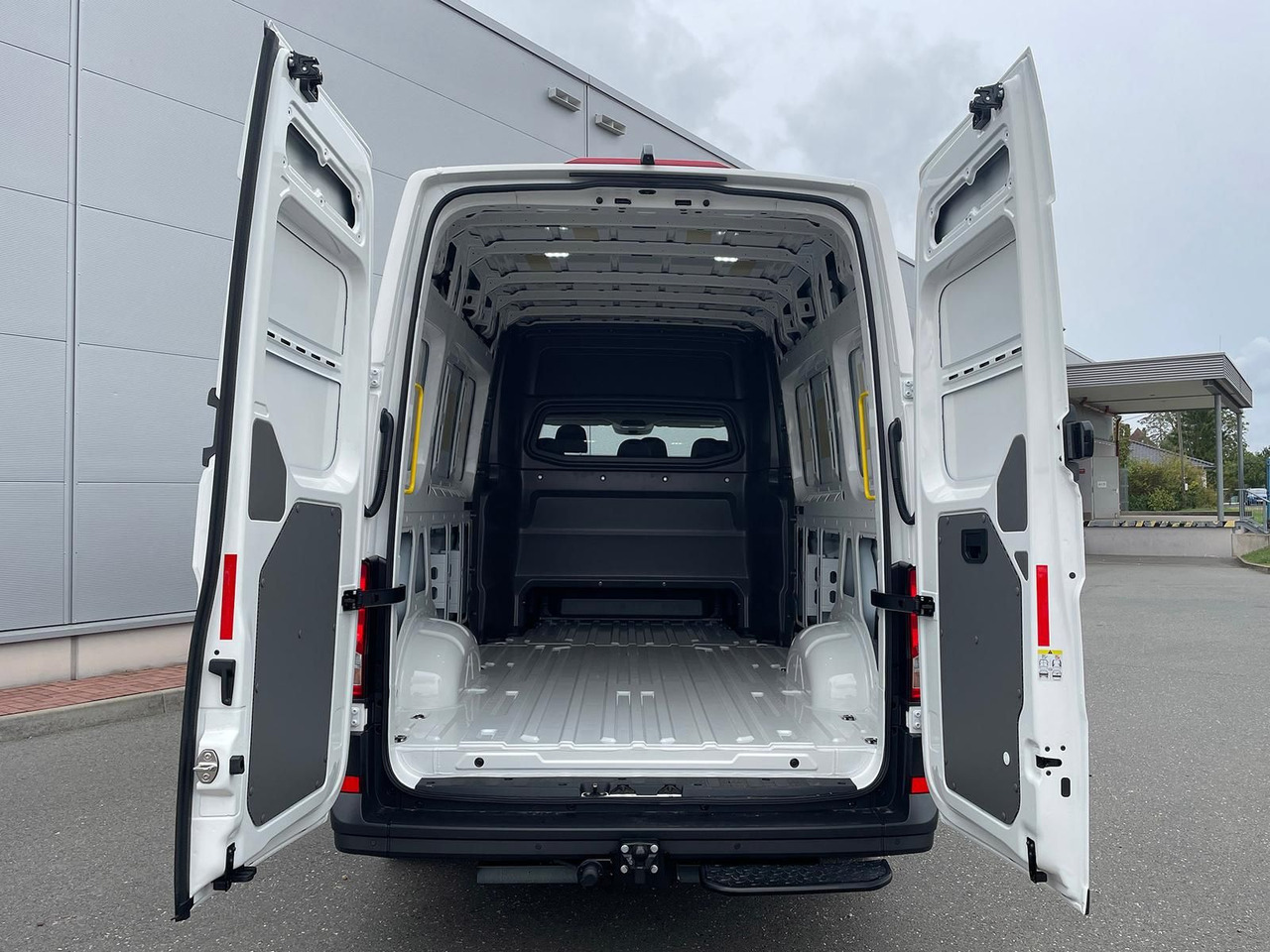 Dubă, Autoutilitară cabină dublă MAN TGE 3.180 L4H3 MIXTO 4x4 Autom STANDH LED KAMERA: Foto 11 Dubă, Autoutilitară cabină dublă MAN TGE 3.180 L4H3 MIXTO 4x4 Autom STANDH LED KAMERA: Foto 11