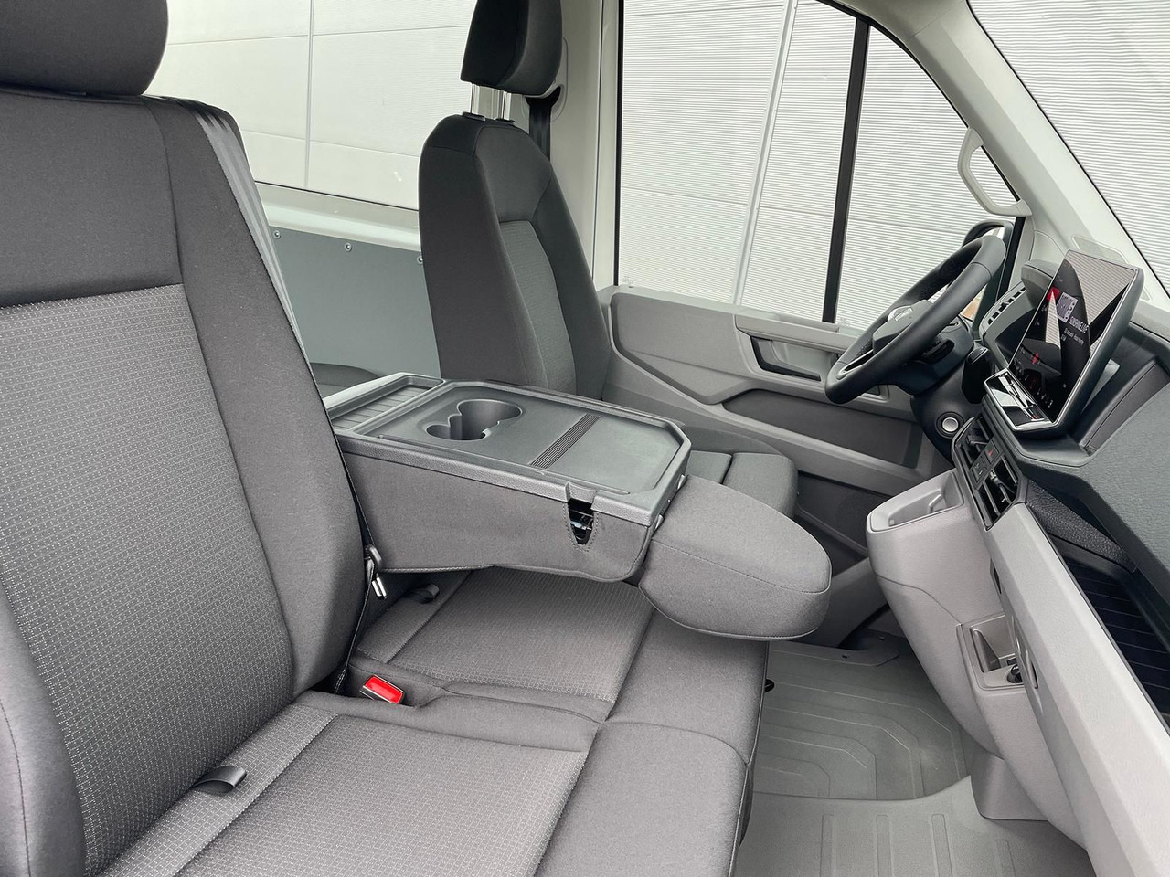 Dubă, Autoutilitară cabină dublă MAN TGE 3.180 L4H3 MIXTO 4x4 Autom STANDH LED KAMERA: Foto 28 Dubă, Autoutilitară cabină dublă MAN TGE 3.180 L4H3 MIXTO 4x4 Autom STANDH LED KAMERA: Foto 28