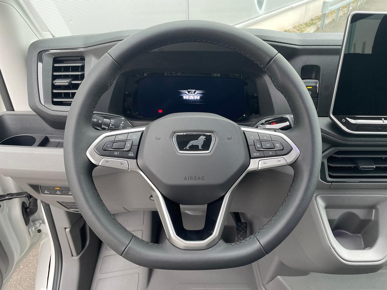 Dubă, Autoutilitară cabină dublă MAN TGE 3.180 L4H3 MIXTO 4x4 Autom STANDH LED KAMERA: Foto 14 Dubă, Autoutilitară cabină dublă MAN TGE 3.180 L4H3 MIXTO 4x4 Autom STANDH LED KAMERA: Foto 14