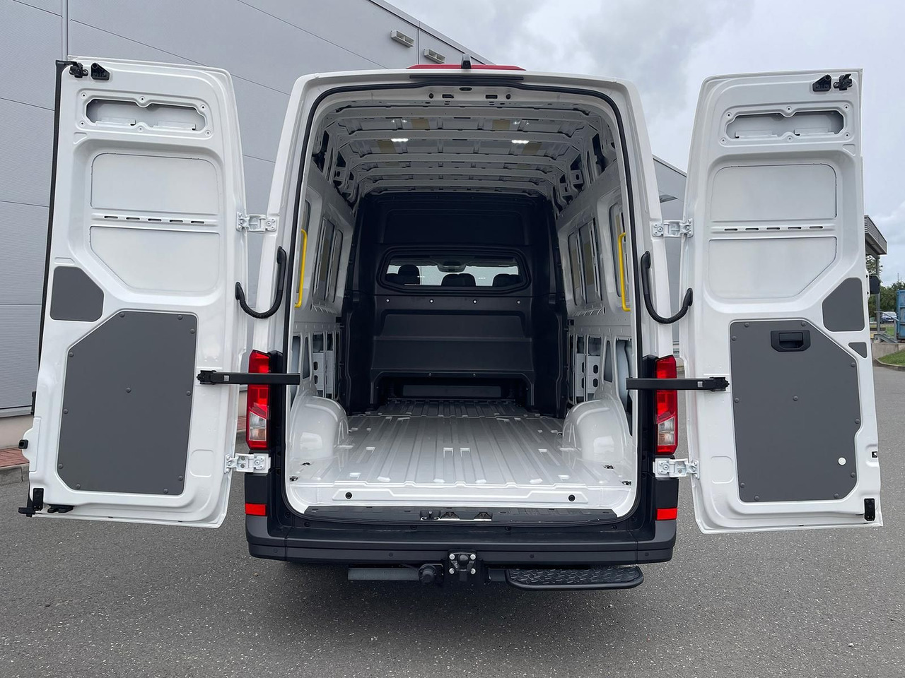 Dubă, Autoutilitară cabină dublă MAN TGE 3.180 L4H3 MIXTO 4x4 Autom STANDH LED KAMERA: Foto 31 Dubă, Autoutilitară cabină dublă MAN TGE 3.180 L4H3 MIXTO 4x4 Autom STANDH LED KAMERA: Foto 31