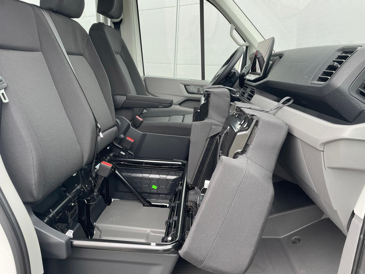 Dubă, Autoutilitară cabină dublă MAN TGE 3.180 L4H3 MIXTO 4x4 Autom STANDH LED KAMERA: Foto 29 Dubă, Autoutilitară cabină dublă MAN TGE 3.180 L4H3 MIXTO 4x4 Autom STANDH LED KAMERA: Foto 29