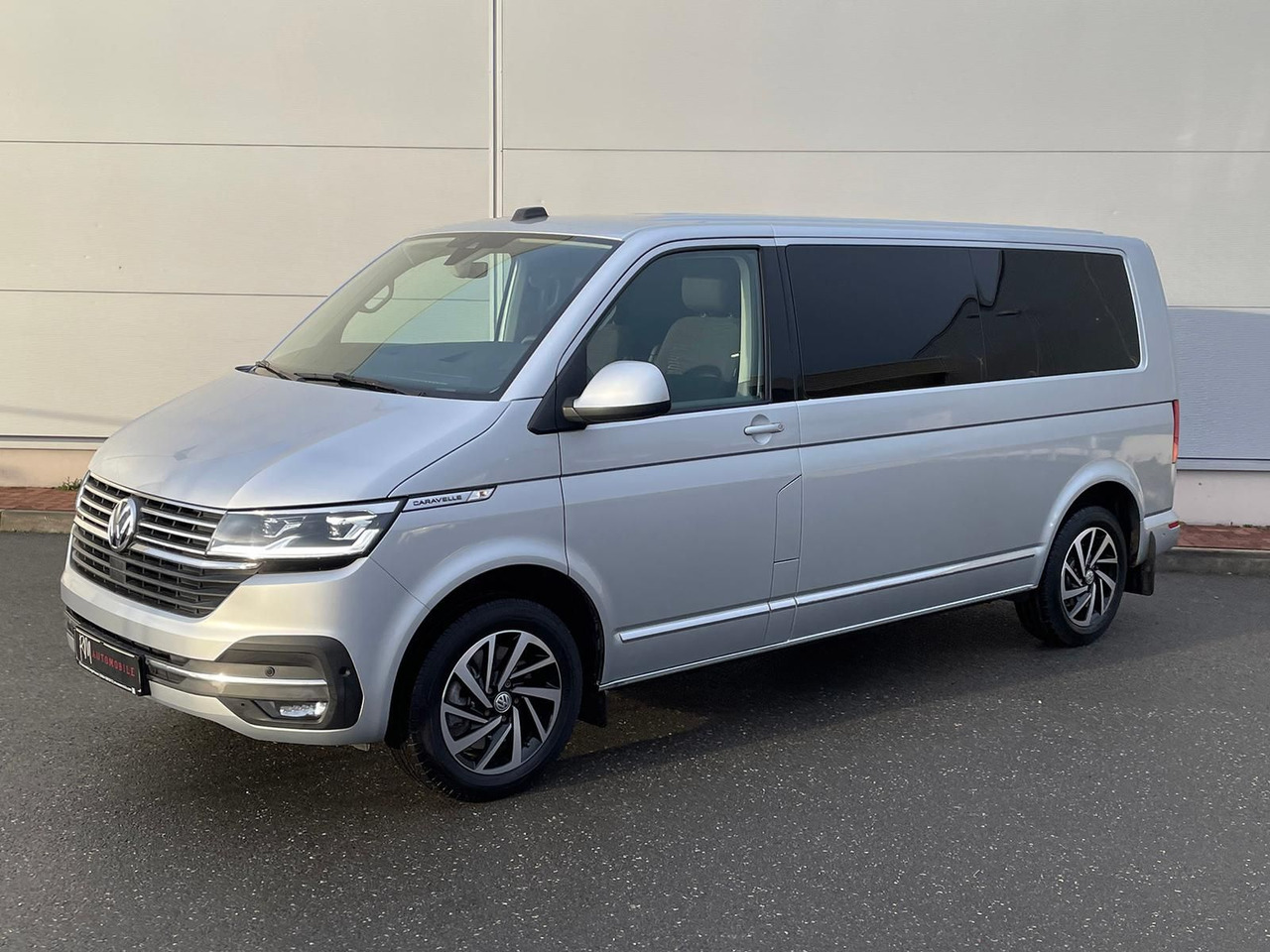 Volkswagen T6.1 Caravelle Comfortl LR 4M NAV el. Trittstufe - Microbuz, Transport persoane: Foto 1 Volkswagen T6.1 Caravelle Comfortl LR 4M NAV el. Trittstufe - Microbuz, Transport persoane: Foto 1