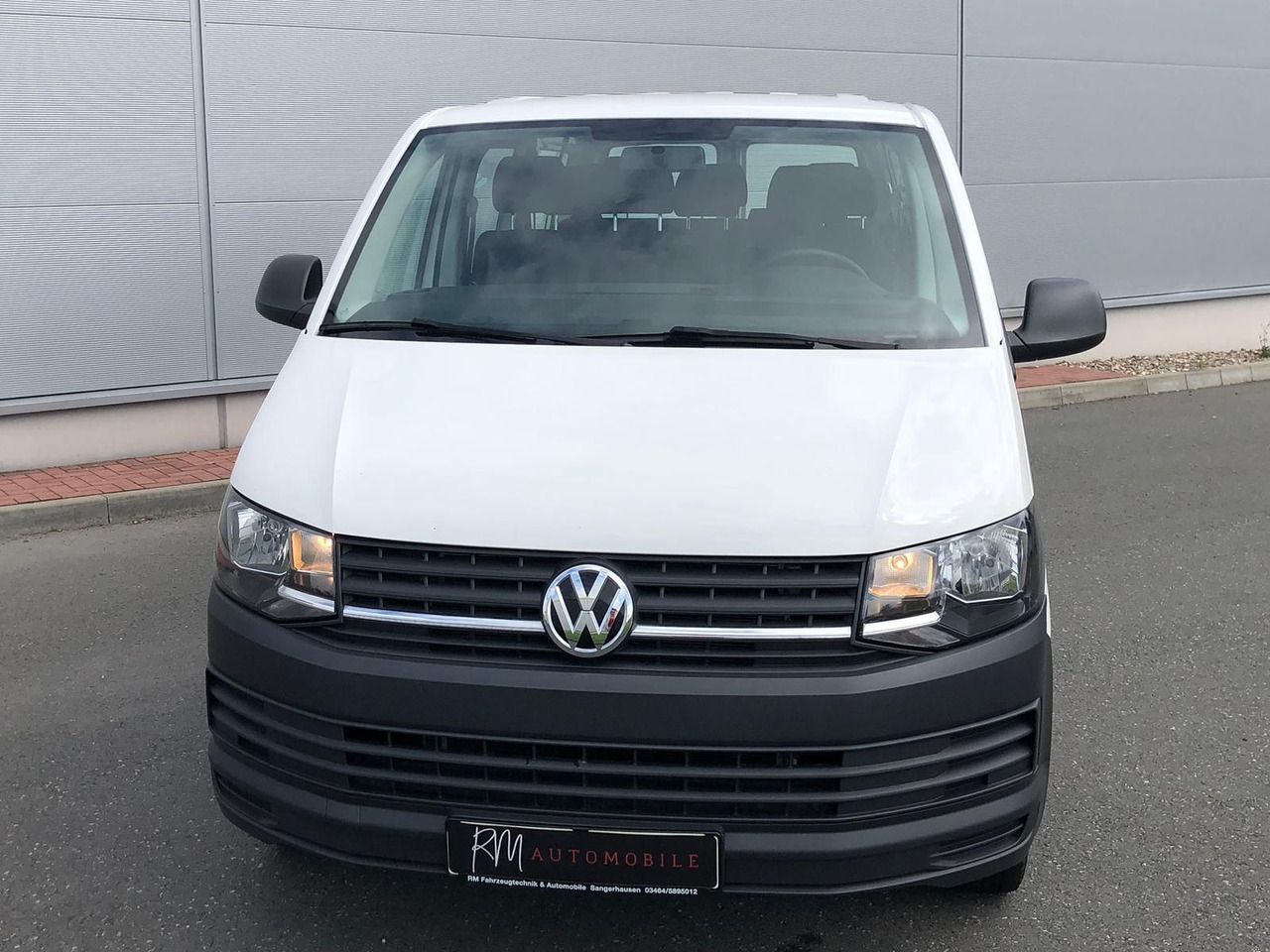 Volkswagen T6 Transporter 2.0 TDI Kombi lang 9-SITZE TEMP - Microbuz, Transport persoane: Foto 4 Volkswagen T6 Transporter 2.0 TDI Kombi lang 9-SITZE TEMP - Microbuz, Transport persoane: Foto 4