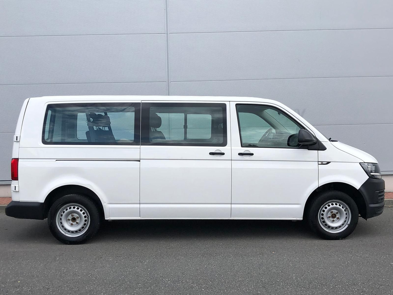 Volkswagen T6 Transporter 2.0 TDI Kombi lang 9-SITZE TEMP - Microbuz, Transport persoane: Foto 5 Volkswagen T6 Transporter 2.0 TDI Kombi lang 9-SITZE TEMP - Microbuz, Transport persoane: Foto 5