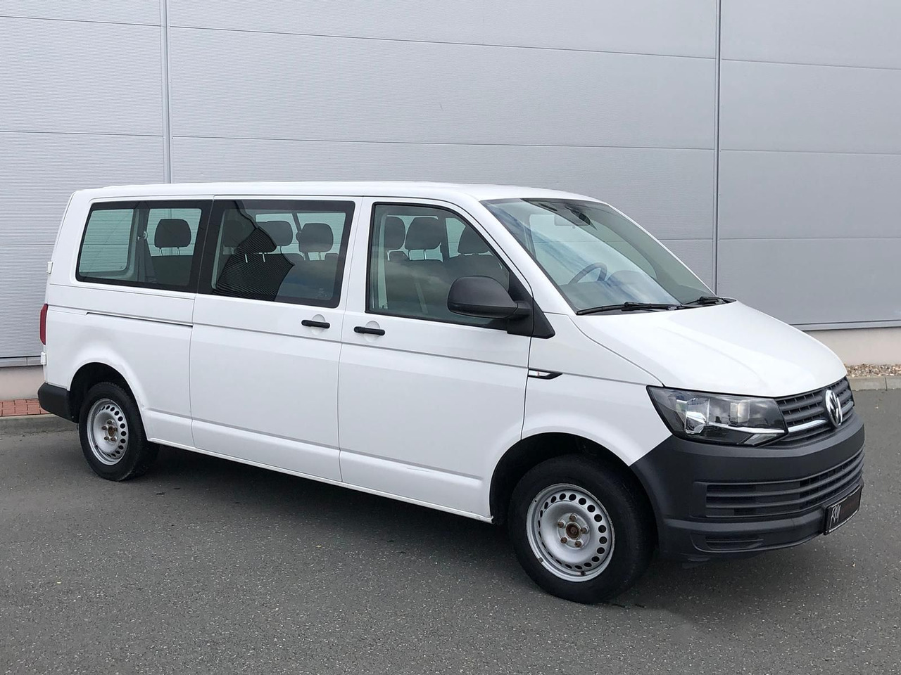 Volkswagen T6 Transporter 2.0 TDI Kombi lang 9-SITZE TEMP - Microbuz, Transport persoane: Foto 2 Volkswagen T6 Transporter 2.0 TDI Kombi lang 9-SITZE TEMP - Microbuz, Transport persoane: Foto 2
