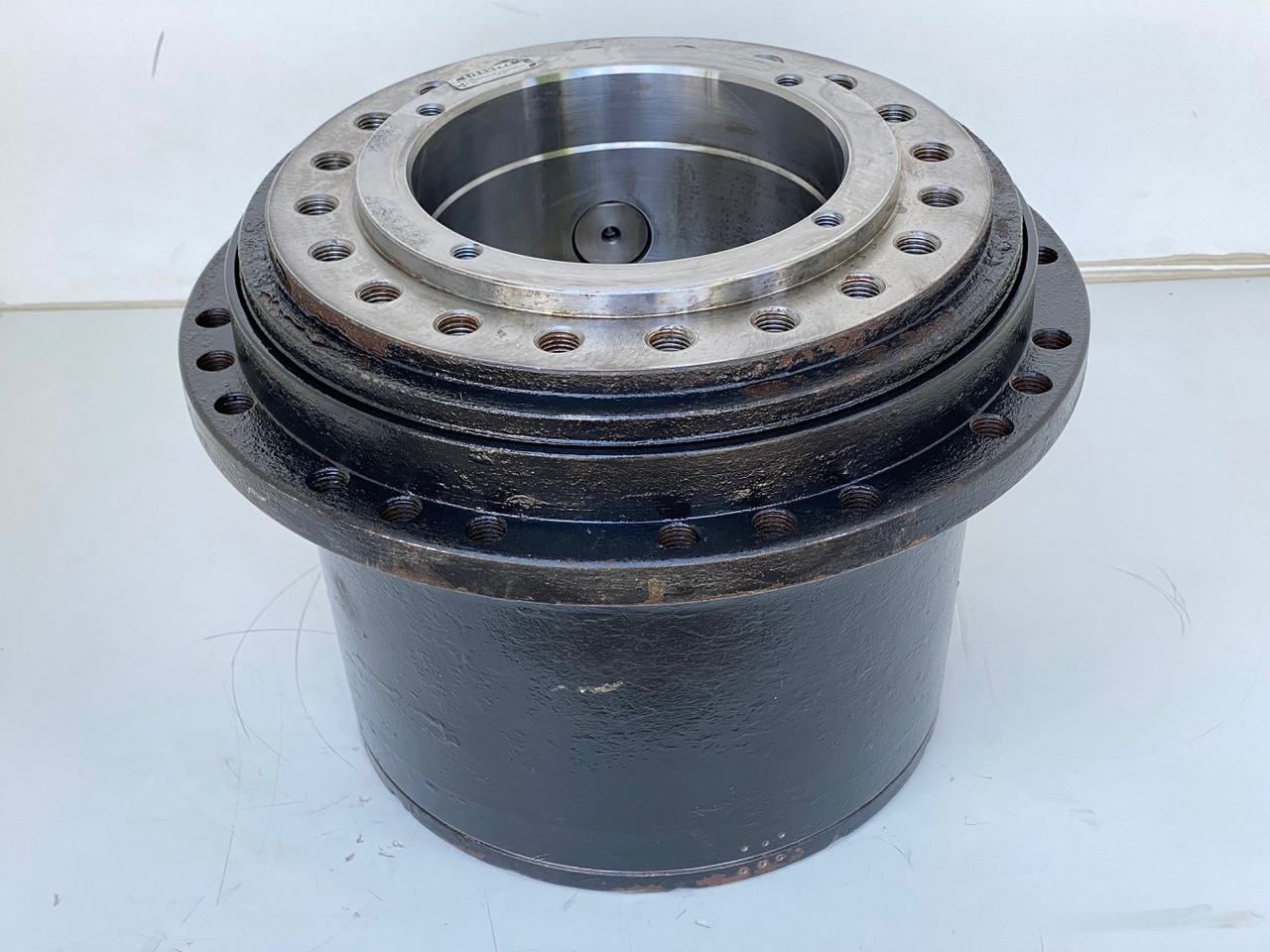 Liebherr Fahrantrieb FAT355P076. ID-Nr.969455101 - ID-Nr.969524001 - ID-Nr.90022900. LO1916, LOS916, R906, R916, R922, R924. #2088# - Transmisie finală pentru Excavator pe şenile: Foto 1 Liebherr Fahrantrieb FAT355P076. ID-Nr.969455101 - ID-Nr.969524001 - ID-Nr.90022900. LO1916, LOS916, R906, R916, R922, R924. #2088# - Transmisie finală pentru Excavator pe şenile: Foto 1