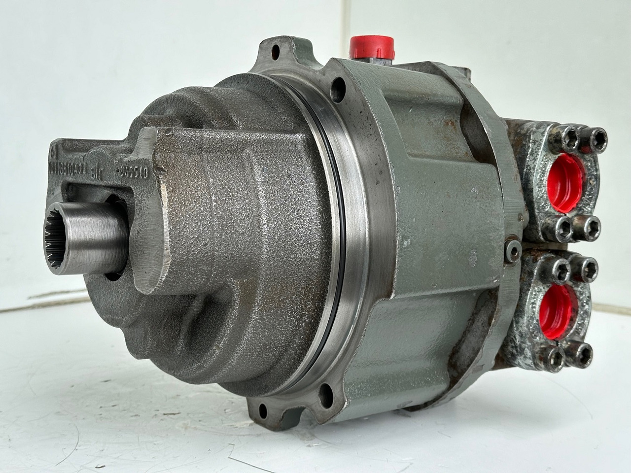 Liebherr Hydraulikeinbaumotor CMVE O 108. ID-Nr.10118562 - ID-Nr.10132610 - ID-Nr.10129048. LOS1916, LOS916, LOS926, R906, R916, R918, R920, R922, R924, R926COMP, R926, R936. #28313# - Motor hidraulic pentru Utilaje constructii: Foto 2 Liebherr Hydraulikeinbaumotor CMVE O 108. ID-Nr.10118562 - ID-Nr.10132610 - ID-Nr.10129048. LOS1916, LOS916, LOS926, R906, R916, R918, R920, R922, R924, R926COMP, R926, R936. #28313# - Motor hidraulic pentru Utilaje constructii: Foto 2