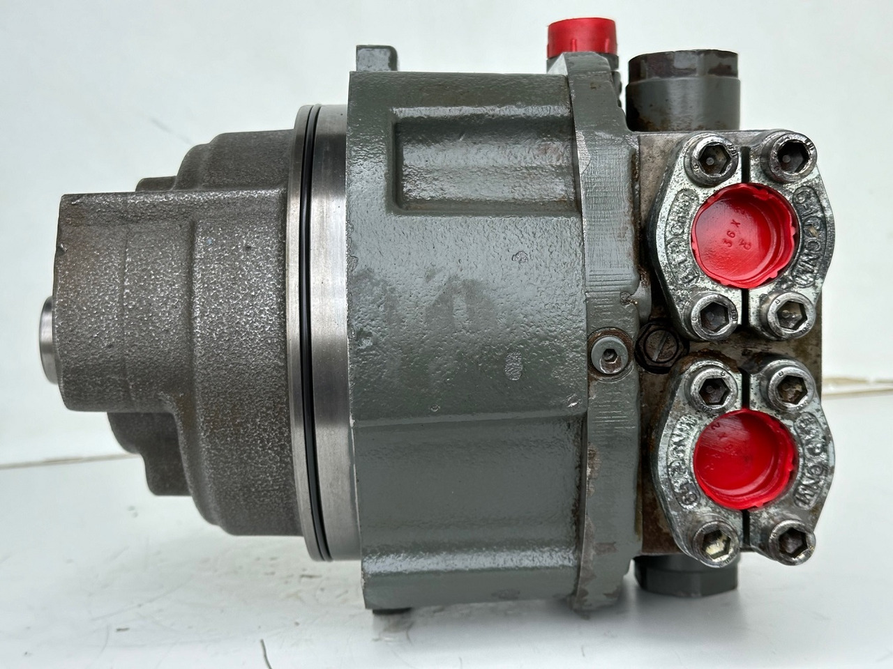 Liebherr Hydraulikeinbaumotor CMVE O 108. ID-Nr.10118562 - ID-Nr.10132610 - ID-Nr.10129048. LOS1916, LOS916, LOS926, R906, R916, R918, R920, R922, R924, R926COMP, R926, R936. #28313# - Motor hidraulic pentru Utilaje constructii: Foto 5 Liebherr Hydraulikeinbaumotor CMVE O 108. ID-Nr.10118562 - ID-Nr.10132610 - ID-Nr.10129048. LOS1916, LOS916, LOS926, R906, R916, R918, R920, R922, R924, R926COMP, R926, R936. #28313# - Motor hidraulic pentru Utilaje constructii: Foto 5