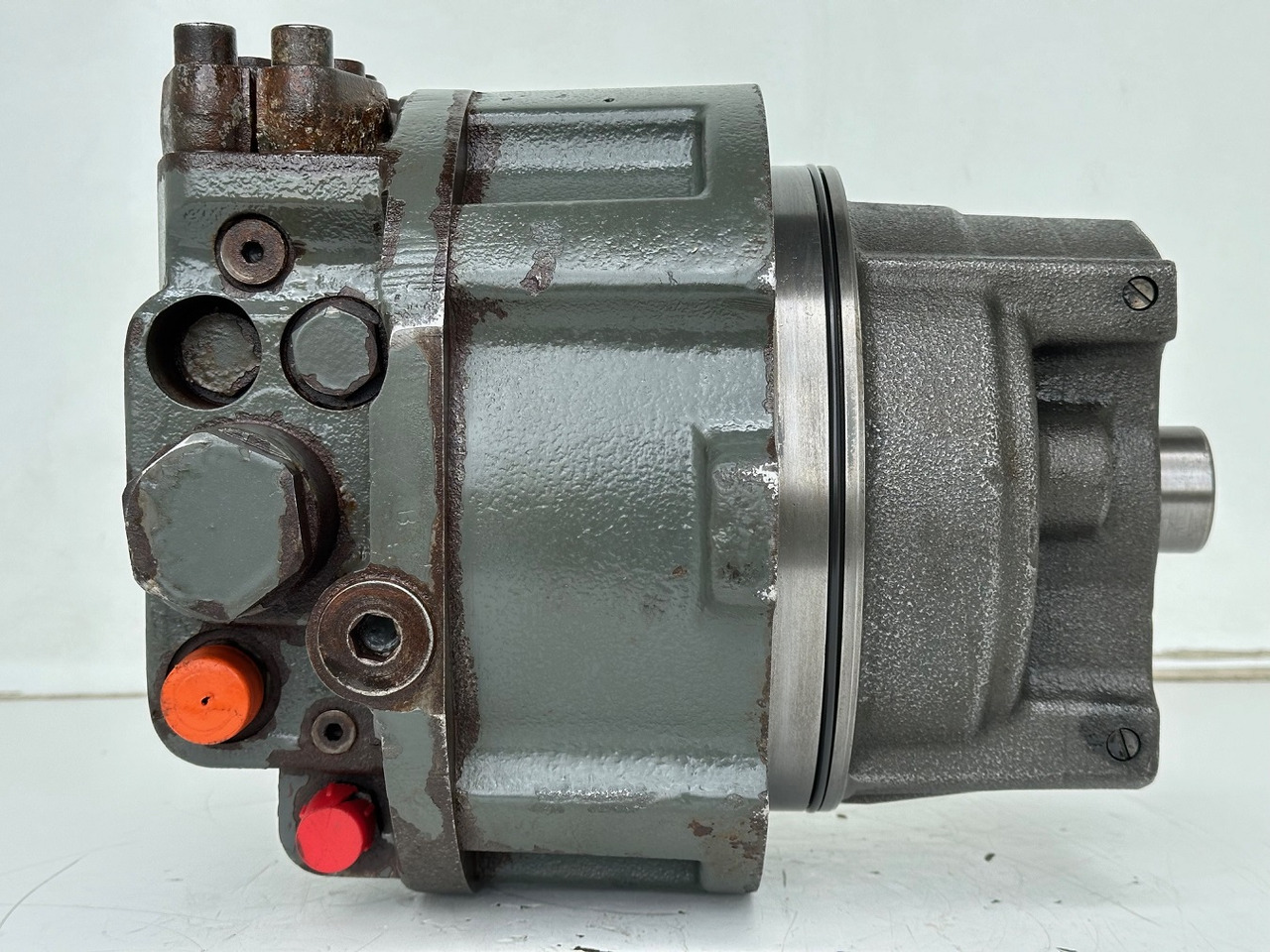 Liebherr Hydraulikeinbaumotor CMVE O 108. ID-Nr.10118562 - ID-Nr.10132610 - ID-Nr.10129048. LOS1916, LOS916, LOS926, R906, R916, R918, R920, R922, R924, R926COMP, R926, R936. #28314# - Motor hidraulic pentru Utilaje constructii: Foto 3 Liebherr Hydraulikeinbaumotor CMVE O 108. ID-Nr.10118562 - ID-Nr.10132610 - ID-Nr.10129048. LOS1916, LOS916, LOS926, R906, R916, R918, R920, R922, R924, R926COMP, R926, R936. #28314# - Motor hidraulic pentru Utilaje constructii: Foto 3