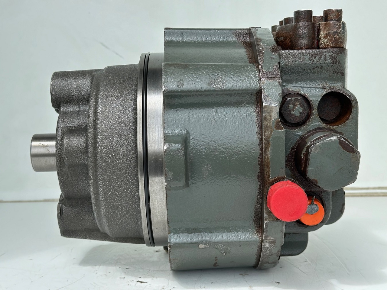 Liebherr Hydraulikeinbaumotor CMVE O 108. ID-Nr.10118562 - ID-Nr.10132610 - ID-Nr.10129048. LOS1916, LOS916, LOS926, R906, R916, R918, R920, R922, R924, R926COMP, R926, R936. #28314# - Motor hidraulic pentru Utilaje constructii: Foto 4 Liebherr Hydraulikeinbaumotor CMVE O 108. ID-Nr.10118562 - ID-Nr.10132610 - ID-Nr.10129048. LOS1916, LOS916, LOS926, R906, R916, R918, R920, R922, R924, R926COMP, R926, R936. #28314# - Motor hidraulic pentru Utilaje constructii: Foto 4