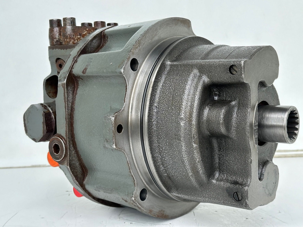 Liebherr Hydraulikeinbaumotor CMVE O 108. ID-Nr.10118562 - ID-Nr.10132610 - ID-Nr.10129048. LOS1916, LOS916, LOS926, R906, R916, R918, R920, R922, R924, R926COMP, R926, R936. #28314# - Motor hidraulic pentru Utilaje constructii: Foto 1 Liebherr Hydraulikeinbaumotor CMVE O 108. ID-Nr.10118562 - ID-Nr.10132610 - ID-Nr.10129048. LOS1916, LOS916, LOS926, R906, R916, R918, R920, R922, R924, R926COMP, R926, R936. #28314# - Motor hidraulic pentru Utilaje constructii: Foto 1