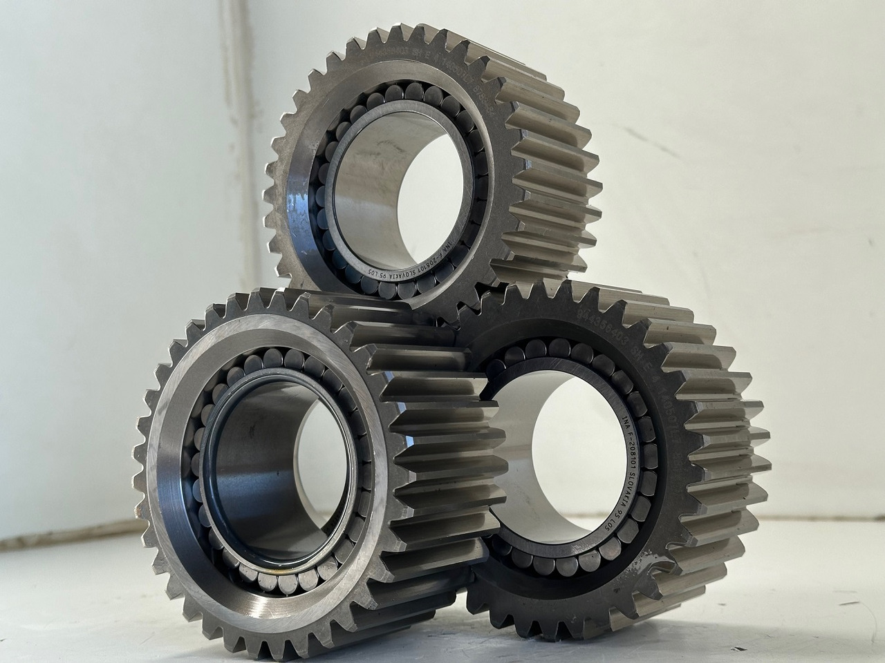 Liebherr Planetenrad ID-Nr.944356303 - ID-Nr.9443563 - ID-Nr.90208496 mit Zylinderrollenlager ID-Nr.761003403 - ID-Nr.10167340. #944356403.01# - Reductor de rotire pentru Excavator: Foto 1 Liebherr Planetenrad ID-Nr.944356303 - ID-Nr.9443563 - ID-Nr.90208496 mit Zylinderrollenlager ID-Nr.761003403 - ID-Nr.10167340. #944356403.01# - Reductor de rotire pentru Excavator: Foto 1