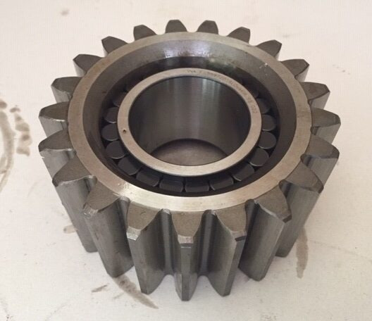 Liebherr Planetenrad mit Zylinderrollenlager ID-Nr.969490401-ID-Nr.10168338. FAT355P076-FAT355P077-FAT355P120. LH26,LH30C,LH40C,ER934,LO1916,LO1926,LOS916,LOS926,R906,R906 PROTO,R916,R920,R922,R924,R - Transmisie finală pentru Excavator pe şenile: Foto 1 Liebherr Planetenrad mit Zylinderrollenlager ID-Nr.969490401-ID-Nr.10168338. FAT355P076-FAT355P077-FAT355P120. LH26,LH30C,LH40C,ER934,LO1916,LO1926,LOS916,LOS926,R906,R906 PROTO,R916,R920,R922,R924,R - Transmisie finală pentru Excavator pe şenile: Foto 1