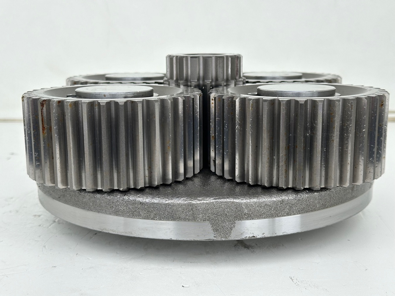 Liebherr Planetenträger ID-Nr.90006540 mit Planetenrad ID-Nr.9443074 - ID-Nr.944307403 - ID-Nr.90208594 und Sonnenrad ID-Nr.90208596. SAT300/271, SAT300/282, SAT300/288, SAT300/295. #SET.1903#. - Reductor de rotire pentru Utilaje constructii: Foto 3 Liebherr Planetenträger ID-Nr.90006540 mit Planetenrad ID-Nr.9443074 - ID-Nr.944307403 - ID-Nr.90208594 und Sonnenrad ID-Nr.90208596. SAT300/271, SAT300/282, SAT300/288, SAT300/295. #SET.1903#. - Reductor de rotire pentru Utilaje constructii: Foto 3