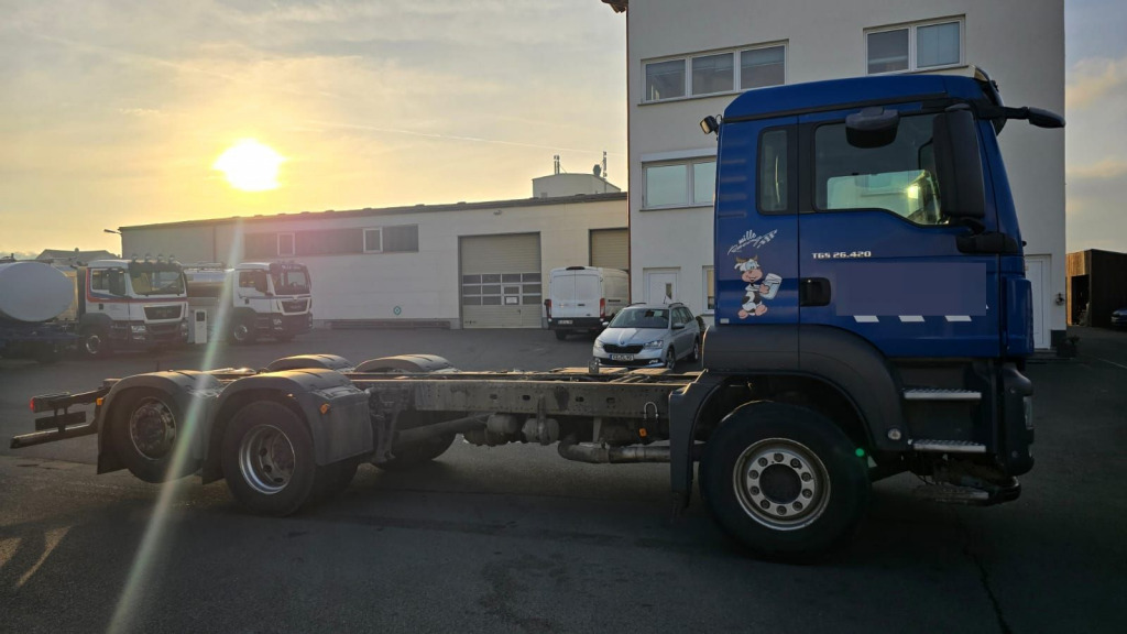 MAN TGS 26.420 6x2 (Nr. 6245) - Camion şasiu: Foto 1 MAN TGS 26.420 6x2 (Nr. 6245) - Camion şasiu: Foto 1