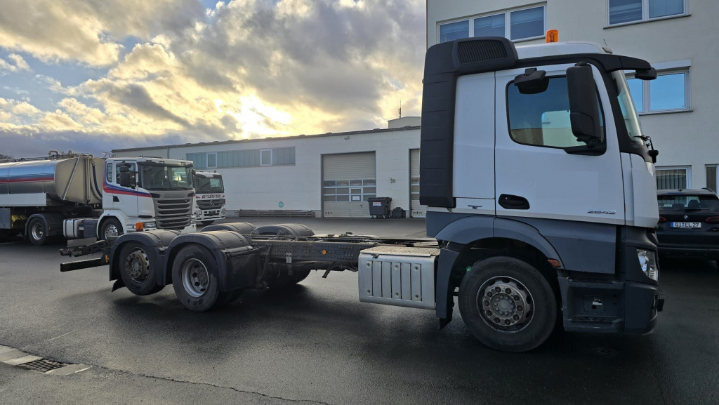 Mercedes Benz Actros 2642 Fahrgestell ohne Aufbau (Nr. 5800) - Camion şasiu: Foto 1 Mercedes Benz Actros 2642 Fahrgestell ohne Aufbau (Nr. 5800) - Camion şasiu: Foto 1