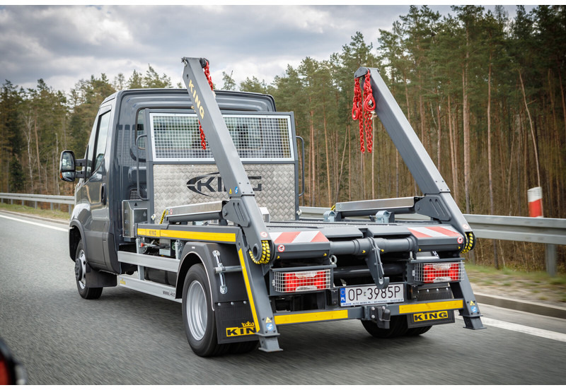 Iveco Daily 70C18 + KING Bramowiec / Skiploader / Absetzkipper - Camion container de gunoi: Foto 1 Iveco Daily 70C18 + KING Bramowiec / Skiploader / Absetzkipper - Camion container de gunoi: Foto 1