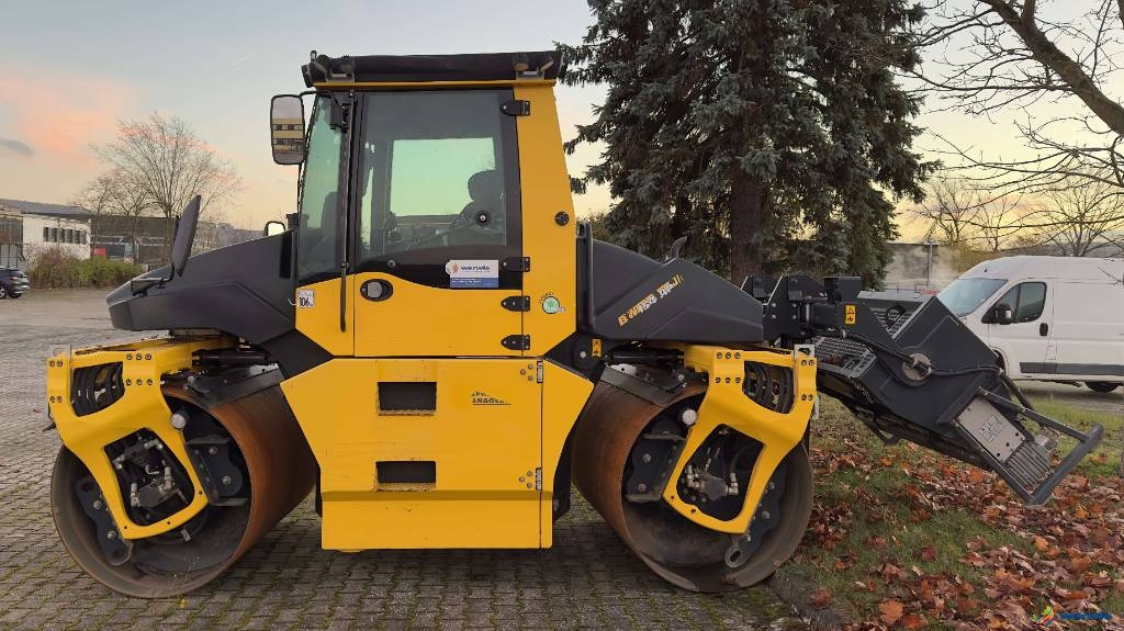 Bomag BM 154 AP-4i AM - Cilindru compactor pentru asfalt: Foto 1 Bomag BM 154 AP-4i AM - Cilindru compactor pentru asfalt: Foto 1