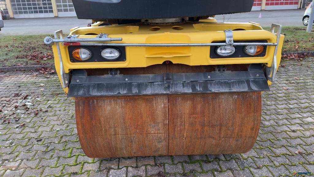 Bomag BM 154 AP-4i AM - Cilindru compactor pentru asfalt: Foto 3 Bomag BM 154 AP-4i AM - Cilindru compactor pentru asfalt: Foto 3