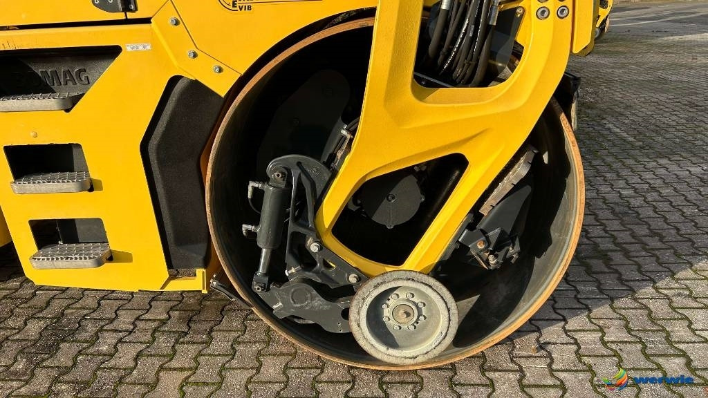 Bomag BW 206 AD-5 AM - Cilindru compactor pentru asfalt: Foto 4 Bomag BW 206 AD-5 AM - Cilindru compactor pentru asfalt: Foto 4