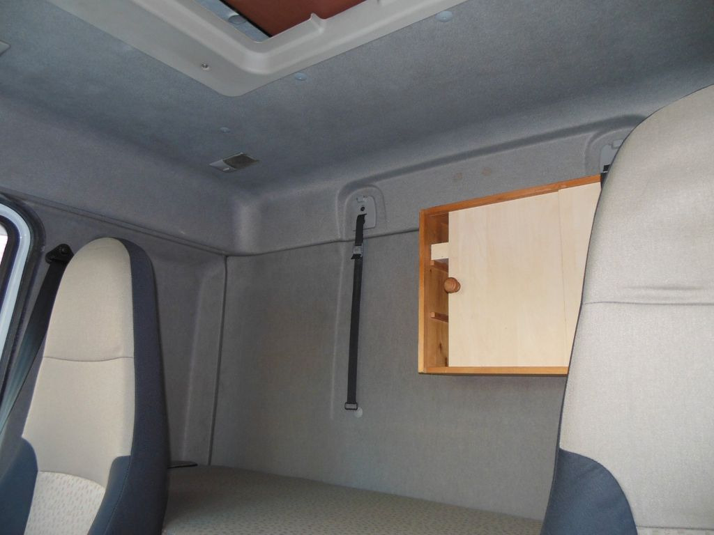 Autoutilitară cu platformă Renault MIDLUM DXI 180.08 Renault MIDLUM DXI 180.08: Foto 16 Autoutilitară cu platformă Renault MIDLUM DXI 180.08 Renault MIDLUM DXI 180.08: Foto 16