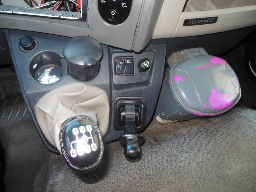 Autoutilitară cu platformă Renault MIDLUM DXI 180.08 Renault MIDLUM DXI 180.08: Foto 23 Autoutilitară cu platformă Renault MIDLUM DXI 180.08 Renault MIDLUM DXI 180.08: Foto 23