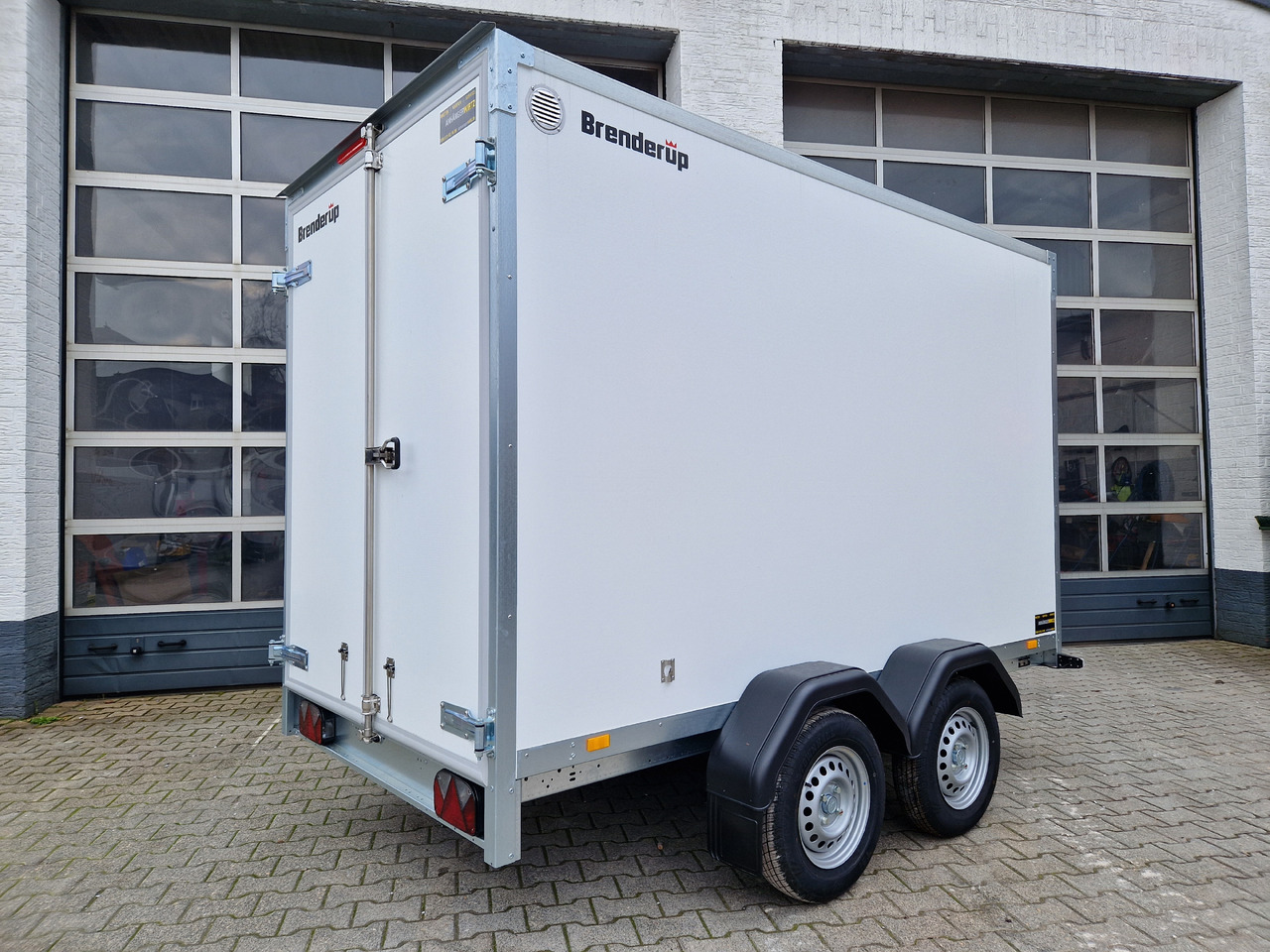 Remorcă furgon Brenderup Cargo Dynamic CD300 TB D 300x155x185cm Hecktüren Wabenwände (M) 2000kg: Foto 20 Remorcă furgon Brenderup Cargo Dynamic CD300 TB D 300x155x185cm Hecktüren Wabenwände (M) 2000kg: Foto 20