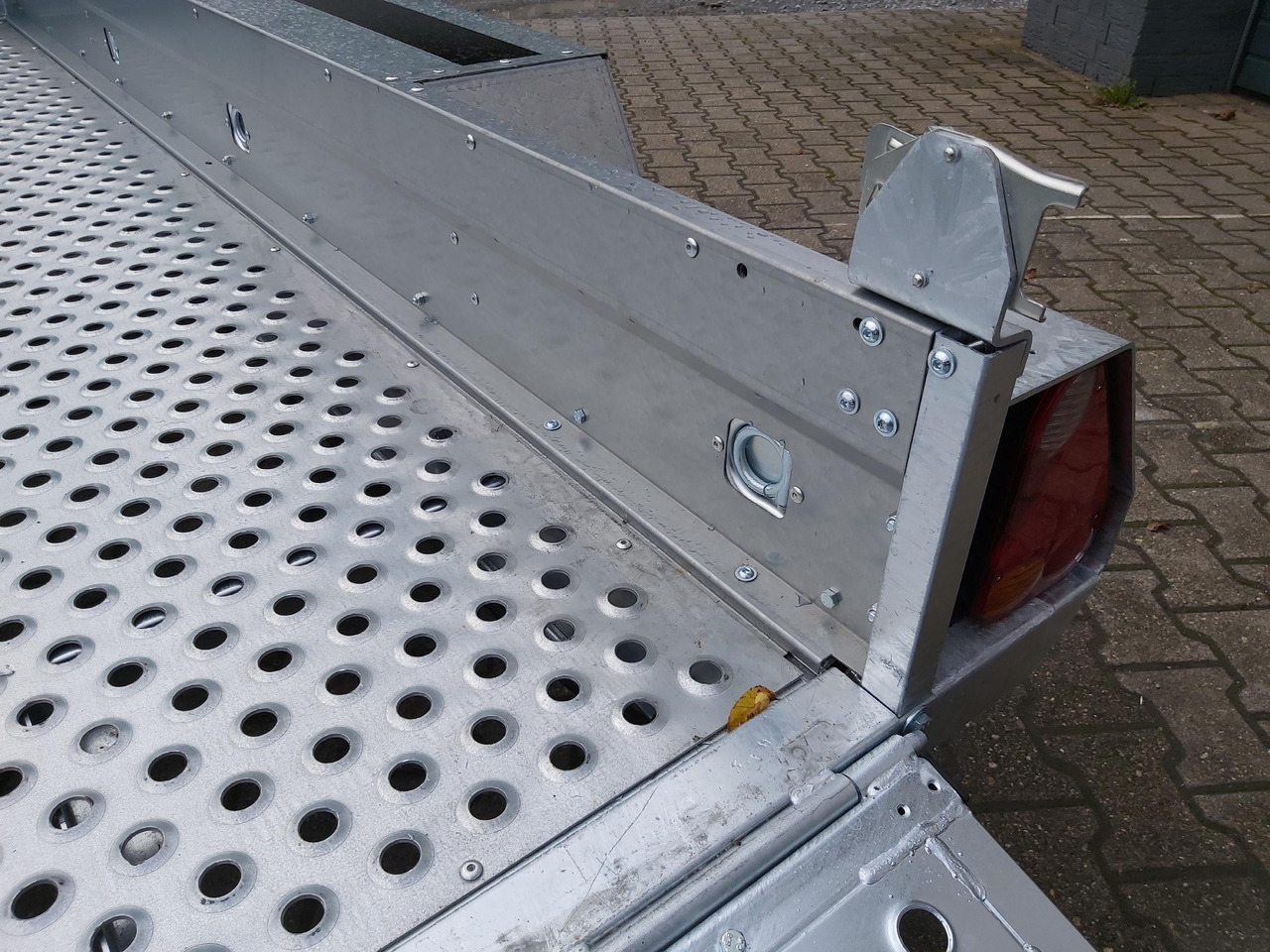 Brenderup Maschinentransporter MT 3080 STF 308x152x25cm Stahllochboden 3000kg - Remorcă transport utilaje: Foto 5 Brenderup Maschinentransporter MT 3080 STF 308x152x25cm Stahllochboden 3000kg - Remorcă transport utilaje: Foto 5