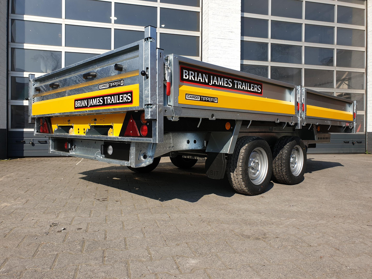Brian James Trailer CarGO Tipper 2 elektrisch 360x195x30cm Pendelklappe Tandem niedrig 12" 3500kg os - Remorcă basculantă: Foto 4 Brian James Trailer CarGO Tipper 2 elektrisch 360x195x30cm Pendelklappe Tandem niedrig 12" 3500kg os - Remorcă basculantă: Foto 4