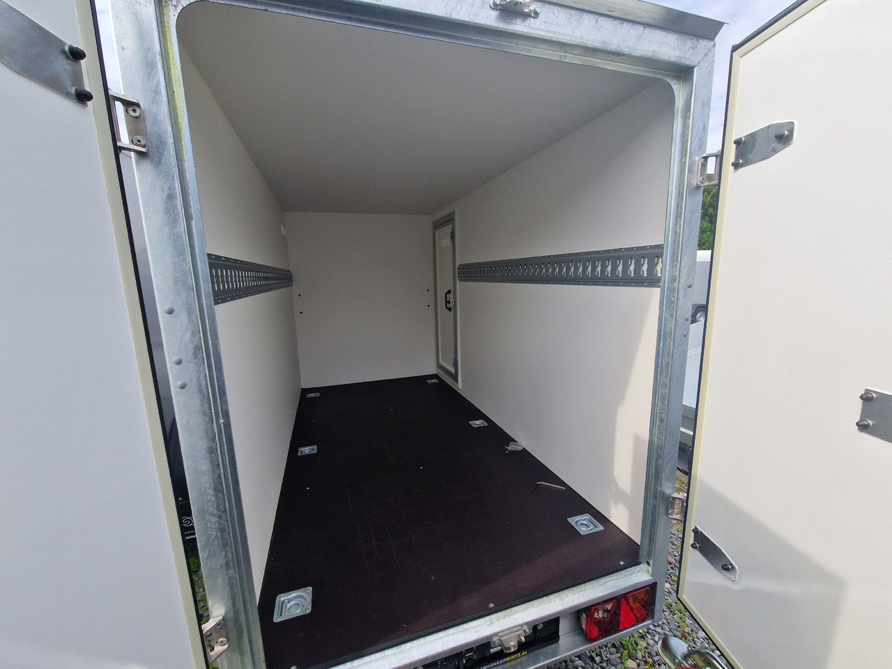 Kargo TFDG 250.00 250x125x150cm Seitentür Zurrsystem 100km/H 750kg Abverkauf - Remorcă furgon: Foto 5 Kargo TFDG 250.00 250x125x150cm Seitentür Zurrsystem 100km/H 750kg Abverkauf - Remorcă furgon: Foto 5