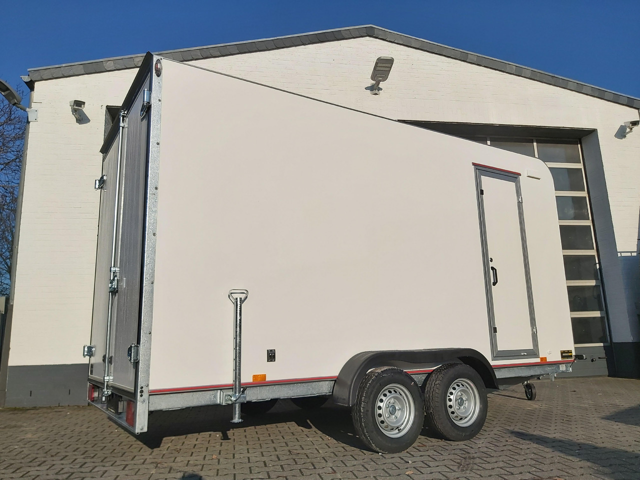 Koffer TFS 420T.00 2700 420x200x210cm aero Seitentür Zurrsystem IL (XL) 100km/H 2700kg Modell 2024 - Remorcă furgon: Foto 5 Koffer TFS 420T.00 2700 420x200x210cm aero Seitentür Zurrsystem IL (XL) 100km/H 2700kg Modell 2024 - Remorcă furgon: Foto 5