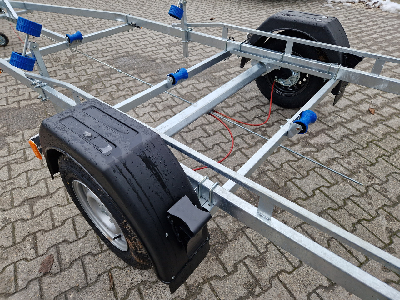 Neptun Bootstrailer Navy GN 231 1300 mit Winde 1300kg Modell 2024 - Peridoc: Foto 5 Neptun Bootstrailer Navy GN 231 1300 mit Winde 1300kg Modell 2024 - Peridoc: Foto 5