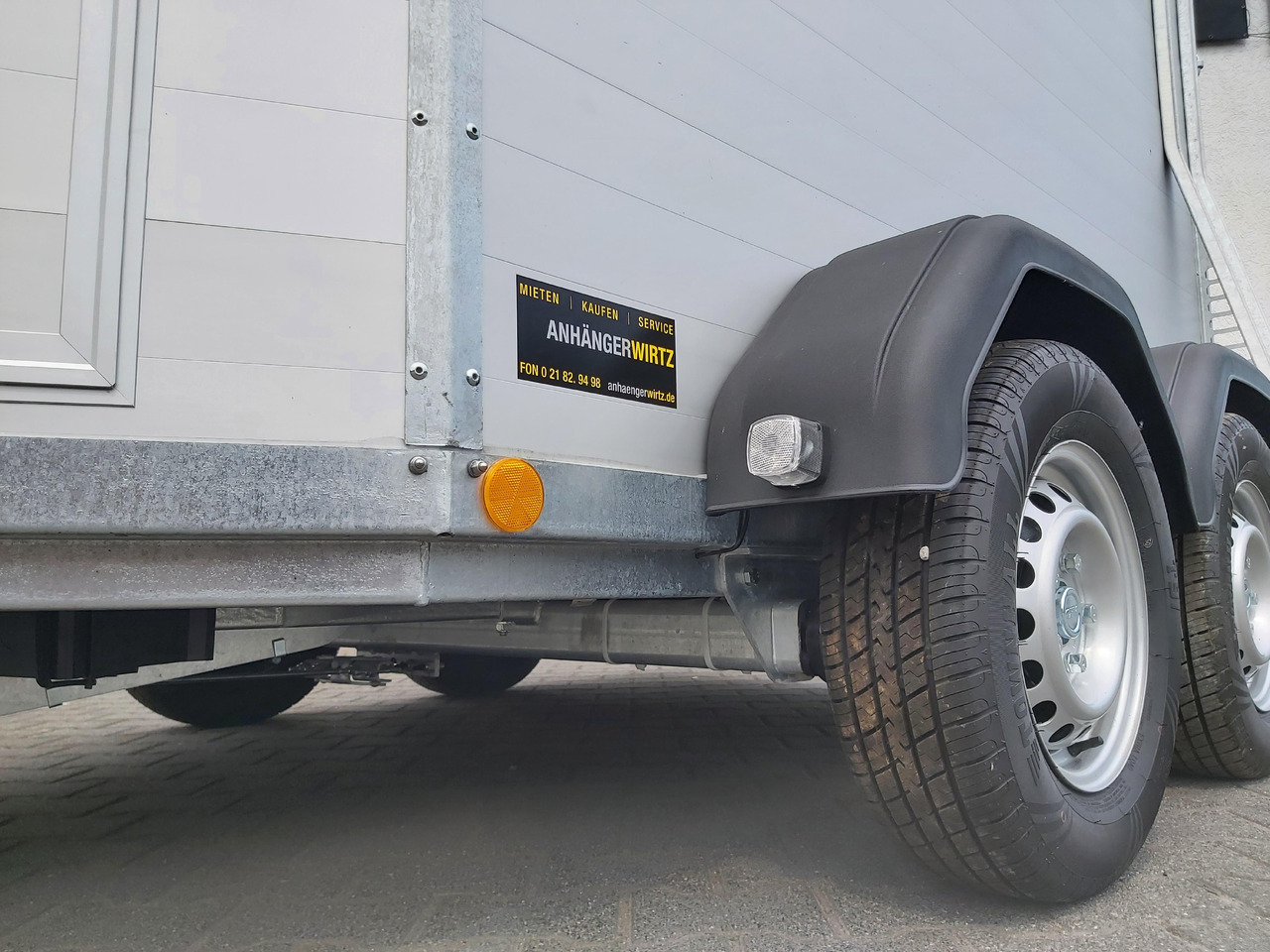 Pferdeanhänger Böckmann Portax Esprit silver&black silver SKASattelkammer Trittschutz 100km/H 2400kg - Remorcă transport cai: Foto 5 Pferdeanhänger Böckmann Portax Esprit silver&black silver SKASattelkammer Trittschutz 100km/H 2400kg - Remorcă transport cai: Foto 5