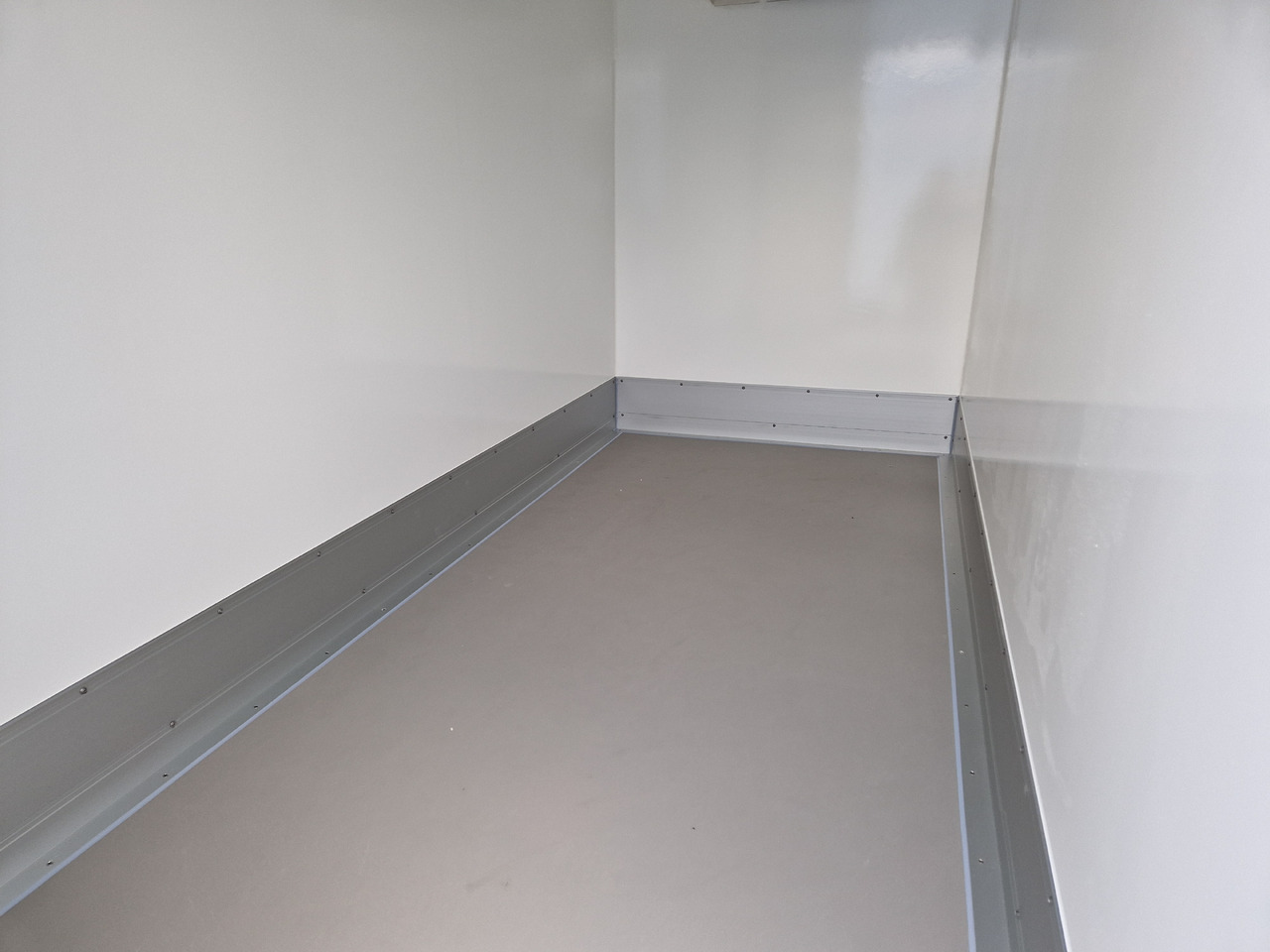 Tiefkühlanhänger AZK 2734/156 336x156x200cm 100 Frigoliner GOVI K6 bis -18°C (M) 2700kg - Remorcă frigider: Foto 2 Tiefkühlanhänger AZK 2734/156 336x156x200cm 100 Frigoliner GOVI K6 bis -18°C (M) 2700kg - Remorcă frigider: Foto 2