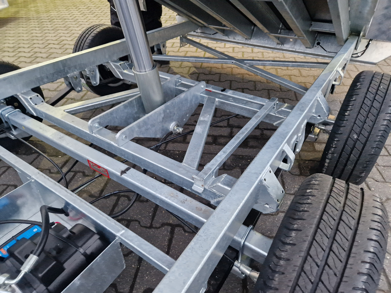 Variant Heckkipper Tieflader 3515 MT20 300x150x30cm Auffahrrampen Stützen Parabelfeder 3500kg 100km - Remorcă basculantă: Foto 3 Variant Heckkipper Tieflader 3515 MT20 300x150x30cm Auffahrrampen Stützen Parabelfeder 3500kg 100km - Remorcă basculantă: Foto 3