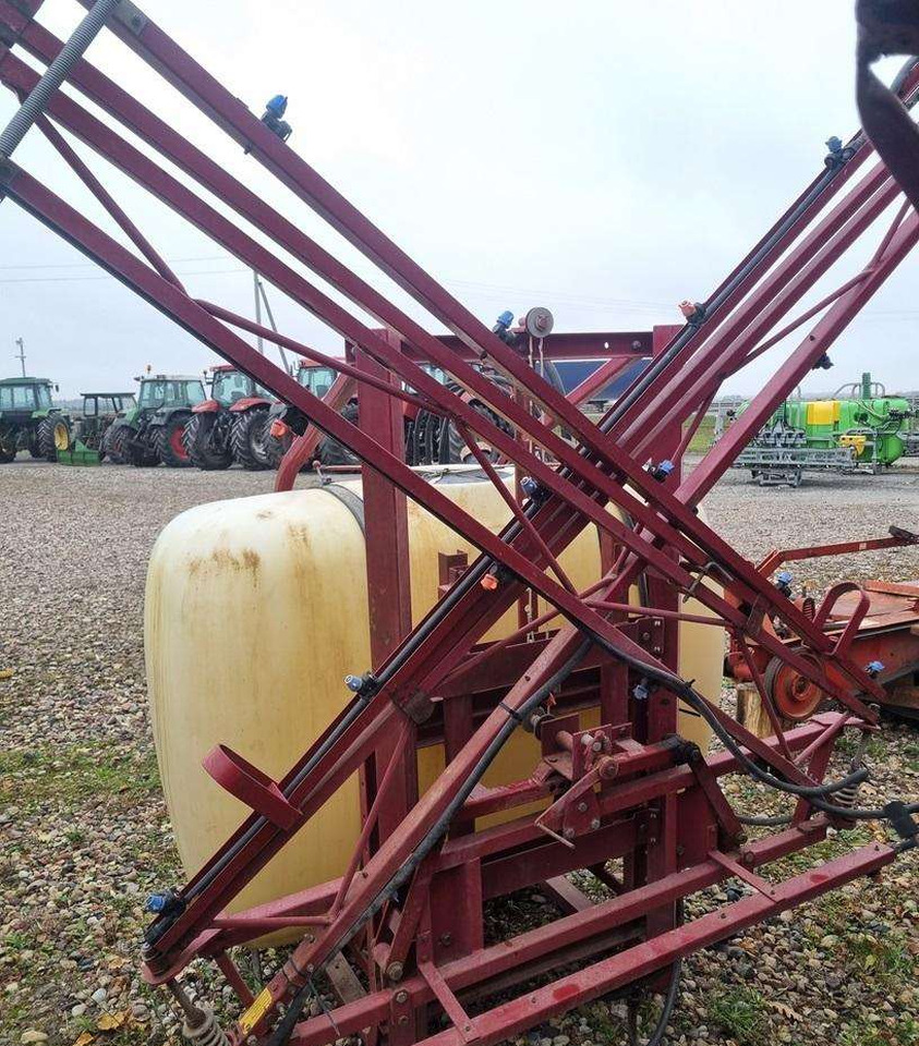 Hardi 850 - Maşină de erbicidat: Foto 1 Hardi 850 - Maşină de erbicidat: Foto 1