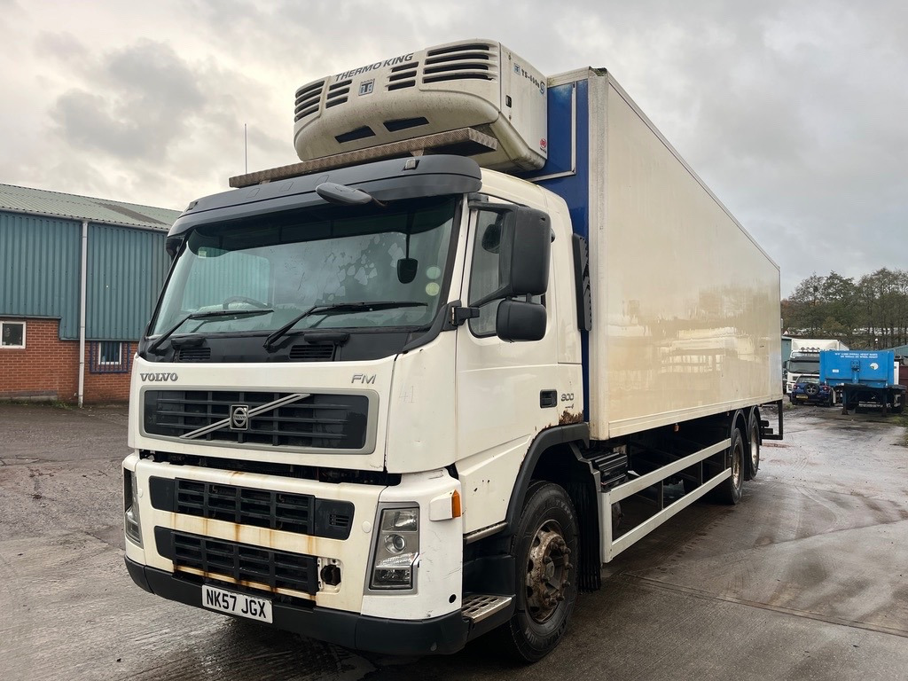 Volvo FM9 300 Euro 4 - Autoutilitară box: Foto 1 Volvo FM9 300 Euro 4 - Autoutilitară box: Foto 1