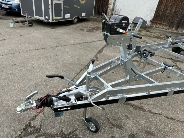 Brenderup Brenderup Premium Bootsanhänger 263500TB SRX mit Superrollen, 3,5 to. 7,8m/ 26 Fuß - Peridoc: Foto 2 Brenderup Brenderup Premium Bootsanhänger 263500TB SRX mit Superrollen, 3,5 to. 7,8m/ 26 Fuß - Peridoc: Foto 2