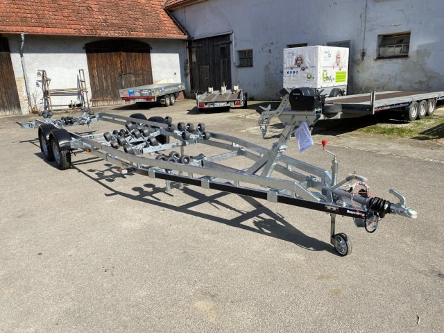 Brenderup Brenderup Premium Bootsanhänger 303500TB SRX mit Superrollen, 3,5 to. 8,7m/ 30 Fuß - Peridoc: Foto 1 Brenderup Brenderup Premium Bootsanhänger 303500TB SRX mit Superrollen, 3,5 to. 8,7m/ 30 Fuß - Peridoc: Foto 1