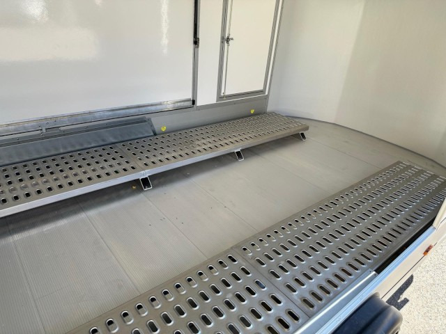 Cheval Liberte Debon Roadster 1000 Sandwich 3500 kg, 100 km/h, 495x200x202cm - Remorcă furgon: Foto 5 Cheval Liberte Debon Roadster 1000 Sandwich 3500 kg, 100 km/h, 495x200x202cm - Remorcă furgon: Foto 5