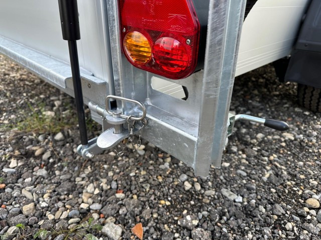 Remorcă furgon nou Cheval Liberte Debon Roadster 300, C300 Alu + Türe 1300 kg, 100 km/h, 300x155x190cm: Foto 13 Remorcă furgon nou Cheval Liberte Debon Roadster 300, C300 Alu + Türe 1300 kg, 100 km/h, 300x155x190cm: Foto 13