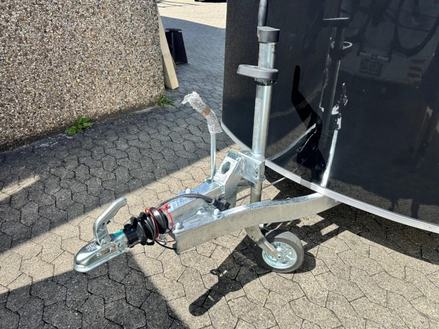 Cheval Liberte Debon Roadster 300, C300 Sandwich + Türe 1300 kg, 100 km/h, 300x155x190cm - Remorcă furgon: Foto 2 Cheval Liberte Debon Roadster 300, C300 Sandwich + Türe 1300 kg, 100 km/h, 300x155x190cm - Remorcă furgon: Foto 2