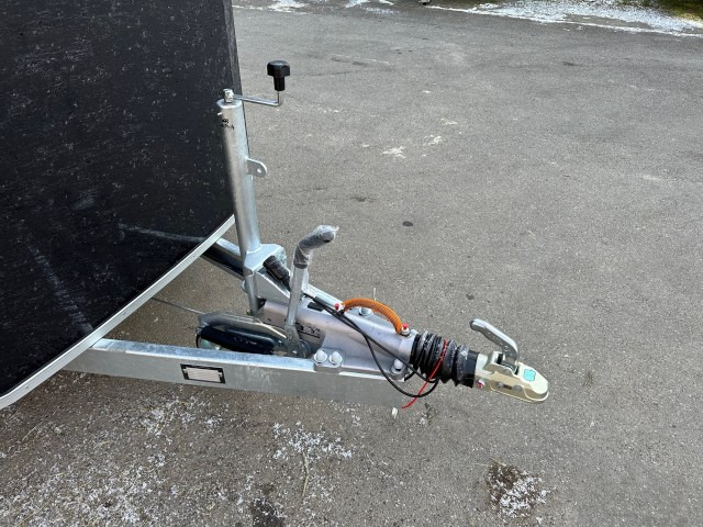 Cheval Liberte Debon Roadster 800 Alu + Türe 3500 kg, 100 km/h, 435x202x202cm - Remorcă furgon: Foto 2 Cheval Liberte Debon Roadster 800 Alu + Türe 3500 kg, 100 km/h, 435x202x202cm - Remorcă furgon: Foto 2