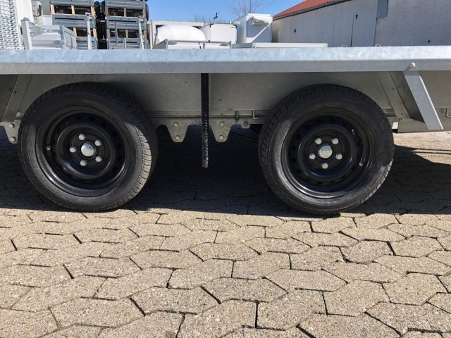 Hapert Indigo LF-2 3600 x 1740 x 200 mm, 3,5 to. Gitterrampe, 100 km/h, Parabelfederung - Remorca auto: Foto 2 Hapert Indigo LF-2 3600 x 1740 x 200 mm, 3,5 to. Gitterrampe, 100 km/h, Parabelfederung - Remorca auto: Foto 2