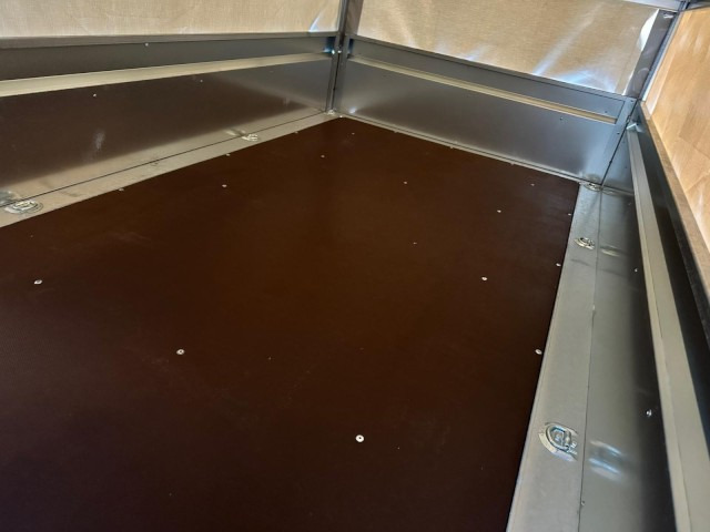 Neptun GN124, N7-263 KPS, 750 kg 2630 x 1450 x 400 mm, mit Hochplane 160 cm - Remorca auto: Foto 5 Neptun GN124, N7-263 KPS, 750 kg 2630 x 1450 x 400 mm, mit Hochplane 160 cm - Remorca auto: Foto 5